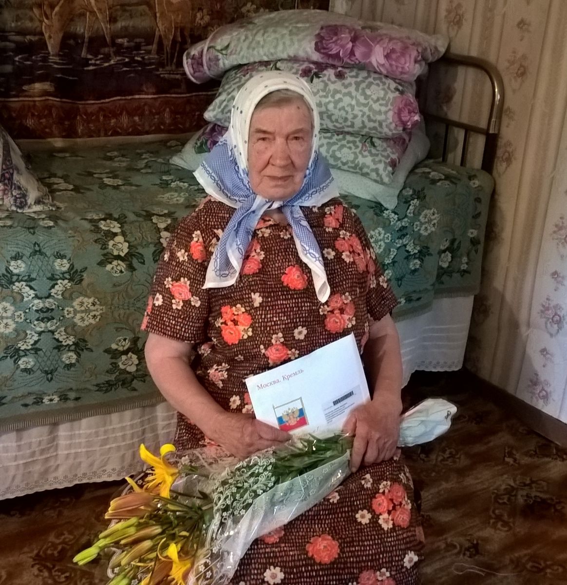 90-летний юбилей труженицы тыла, ветерана труда Нестеровой М.И.